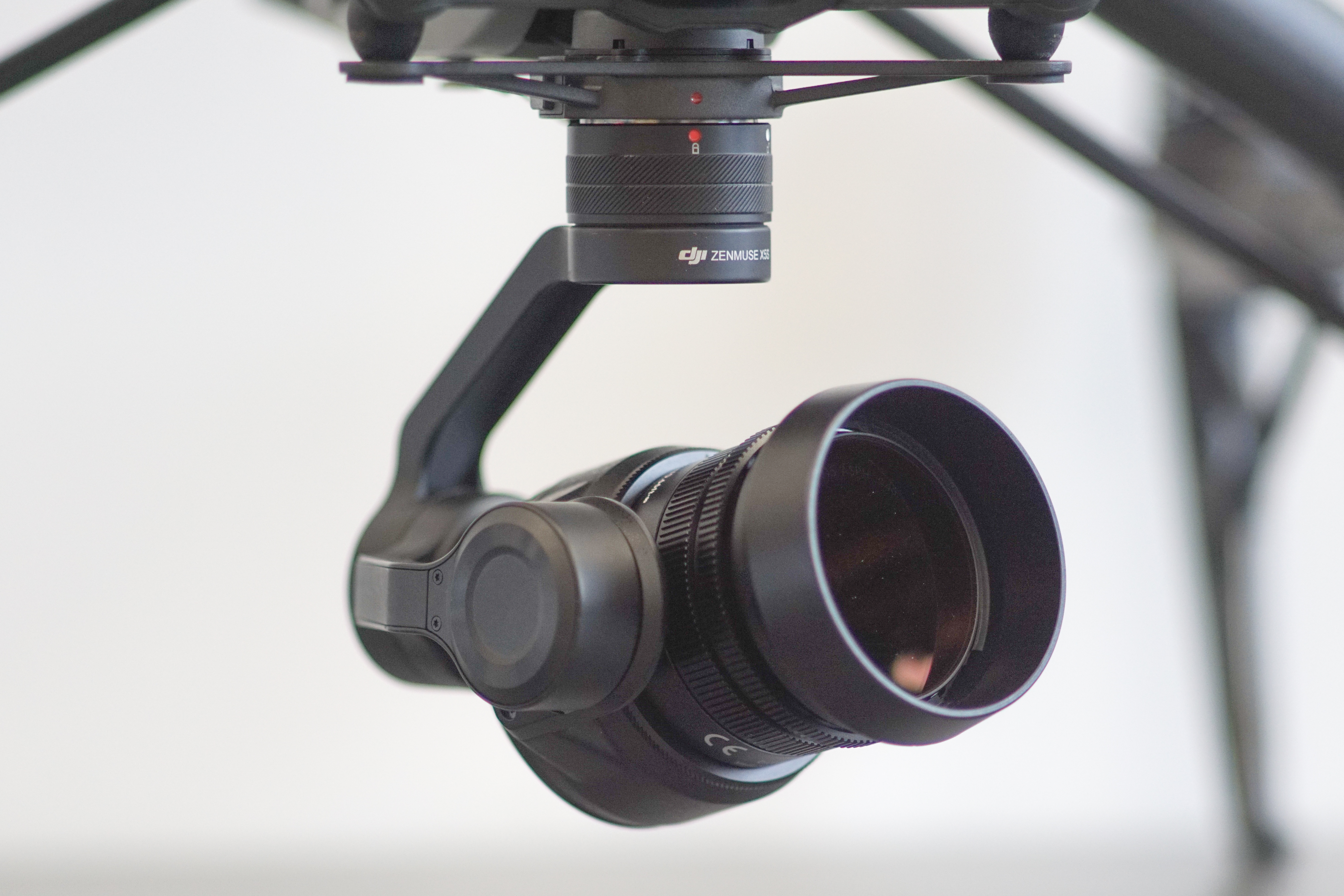 Kolmeteljeline kaamera gimbal